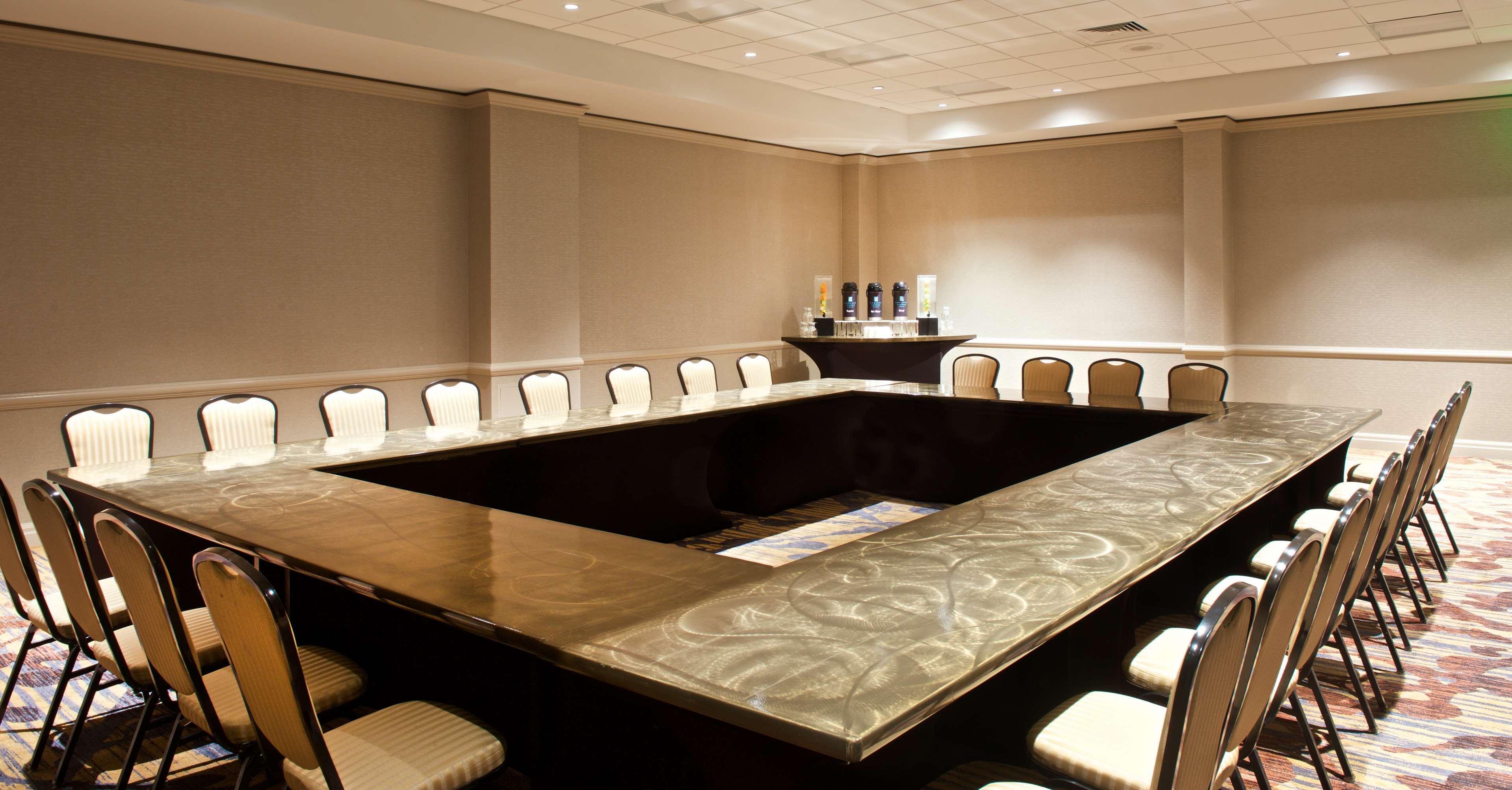 Embassy By Hilton Portland 4*